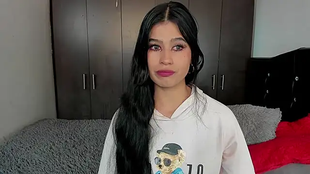 Snapshot of LatinaQueen23 chatting on 07-01-26, 03:23 LatinaQueen23 online show from 07-01-26, 03:23