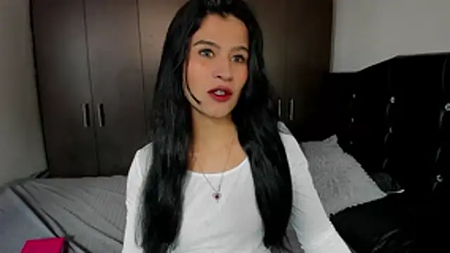 Snapshot of LatinaQueen23 chatting on 07-27-26, 03:08 LatinaQueen23 online show from 07-27-26, 03:08