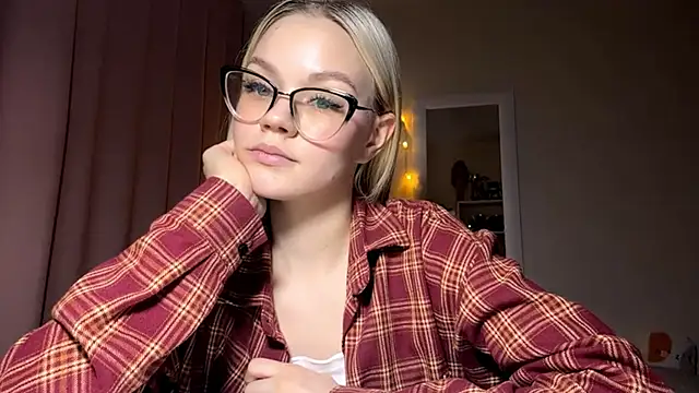 MiaCashe online show from 03-11-26, 03:07