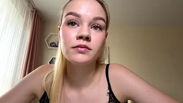 Snapshot of MiaCashe chatting on 05-27-26, 12:13 MiaCashe online show from 05-27-26, 12:13