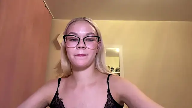 Snapshot of MiaCashe chatting on 07-07-26, 05:06 MiaCashe online show from 07-07-26, 05:06