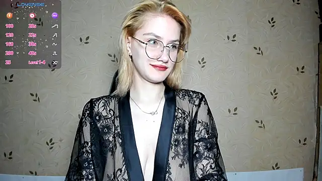 Snapshot of NicoleDaviss chatting on 06-23-26, 07:23 NicoleDaviss online show from 06-23-26, 07:23