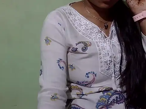 Snapshot of cute_momo_love chatting on 03-01-26, 04:58 cute momo love online show from 03-01-26, 04:58