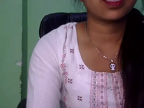 Snapshot of cute_momo_love chatting on 03-12-26, 05:46 cute momo love online show from 03-12-26, 05:46