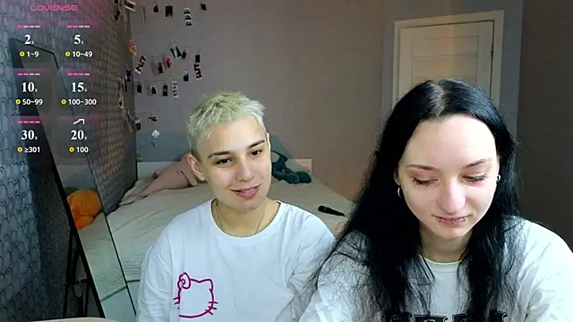 Snapshot of LuxuryLoverss chatting on 05-09-26, 07:13 LuxuryLoverss online show from 05-09-26, 07:13