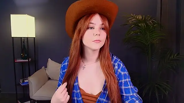 Snapshot of Elle_Funning chatting on 05-14-26, 03:24 Elle Funning online show from 05-14-26, 03:24