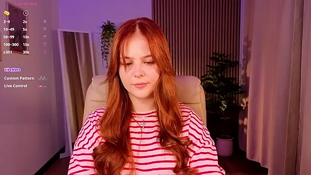 Snapshot of Elle_Funning chatting on 05-15-26, 11:12 Elle Funning online show from 05-15-26, 11:12