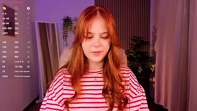 Snapshot of Elle_Funning chatting on 05-16-26, 12:18 Elle Funning online show from 05-16-26, 12:18