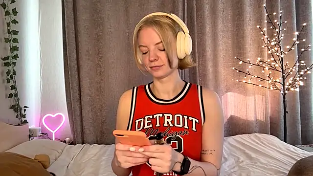 Snapshot of Marry_Sornatiko chatting on 05-11-26, 03:18 Marry Sornatiko online show from 05-11-26, 03:18