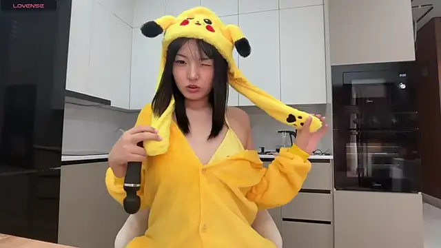 Snapshot of minnie_joy chatting on 07-23-26, 12:25 minnie joy online show from 07-23-26, 12:25