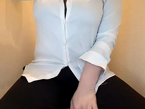 Snapshot of emi_chan_7 chatting on 04-30-26, 02:12 emi chan 7 online show from 04-30-26, 02:12