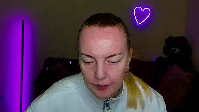 Snapshot of Bella_soulmate chatting on 04-26-26, 11:30 Bella soulmate online show from 04-26-26, 11:30