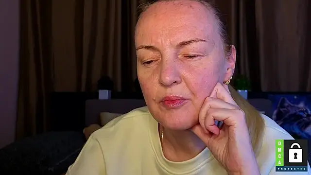 Snapshot of Bella_soulmate chatting on 05-19-26, 05:25 Bella soulmate online show from 05-19-26, 05:25