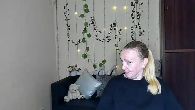 Snapshot of Bella_soulmate chatting on 06-06-26, 11:26 Bella soulmate online show from 06-06-26, 11:26