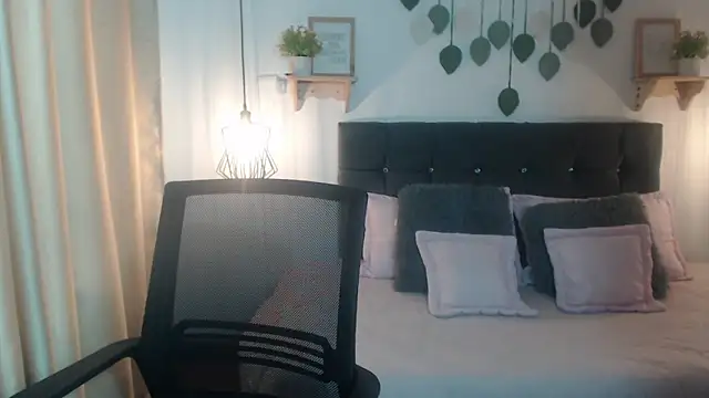 Emma hassani online show from 03-30-26, 02:07