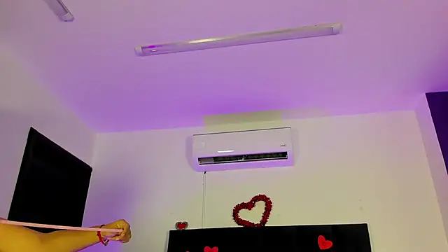 Snapshot of scarlet__ray_ chatting on 03-03-26, 10:10 scarlet ray online show from 03-03-26, 10:10