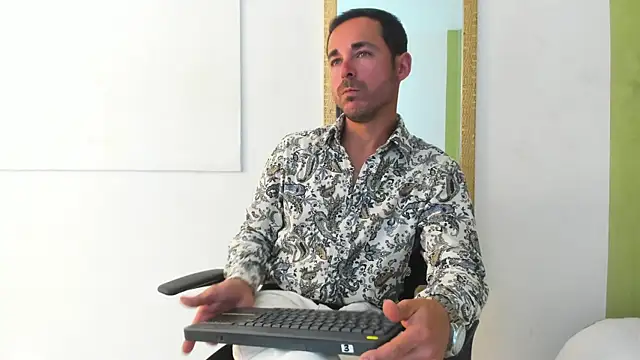 Snapshot of Adams_Sanz chatting on 05-13-26, 06:38 Adams Sanz online show from 05-13-26, 06:38