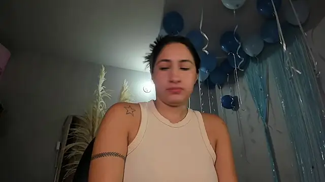 Snapshot of Alanah_connory chatting on 07-21-26, 01:24 Alanah connory online show from 07-21-26, 01:24