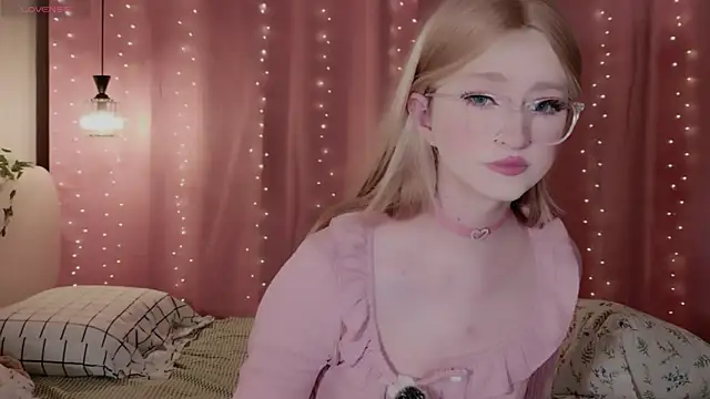 effy dollie online show from 04-17-26, 04:54