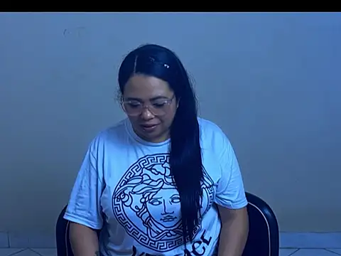 Snapshot of SARAHONEY26 chatting on 03-16-26, 05:44 SARAHONEY26 online show from 03-16-26, 05:44