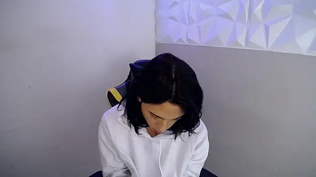 Larry craft online show from 04-18-26, 09:04