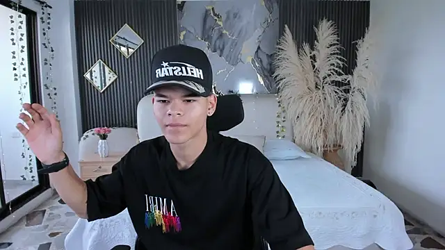 DylanRoyce  online show from 03-10-26, 12:21