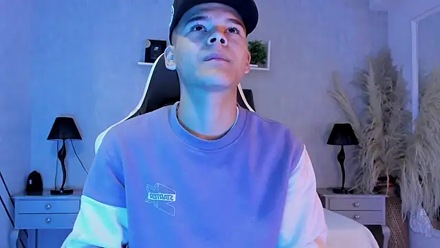 DylanRoyce  online show from 06-05-26, 01:17