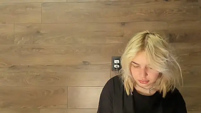 AmmyLuu online show from 06-14-26, 10:17