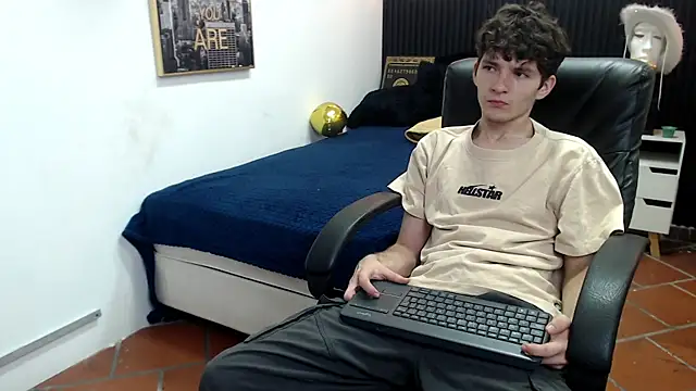 Snapshot of trevor_mob chatting on 06-02-26, 02:19 trevor mob online show from 06-02-26, 02:19