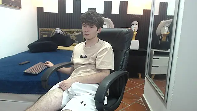 Snapshot of trevor_mob chatting on 06-06-26, 02:55 trevor mob online show from 06-06-26, 02:55