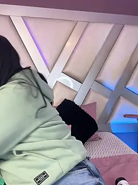 Ashleeyprincess01 online show from 03-18-26, 12:19