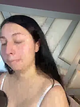 Snapshot of Ashleeyprincess01 chatting on 05-18-26, 01:39 Ashleeyprincess01 online show from 05-18-26, 01:39