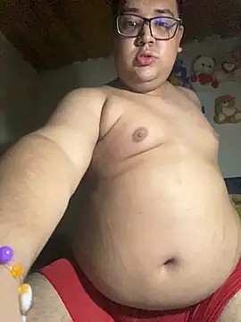 Snapshot of Estiv_05 chatting on 03-17-26, 04:06 Estiv 05 online show from 03-17-26, 04:06