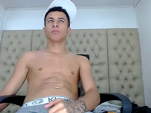 Snapshot of Hollmanhot chatting on 02-28-26, 05:30 Hollmanhot online show from 02-28-26, 05:30