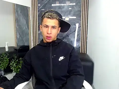 Hollmanhot online show from 04-15-26, 02:07