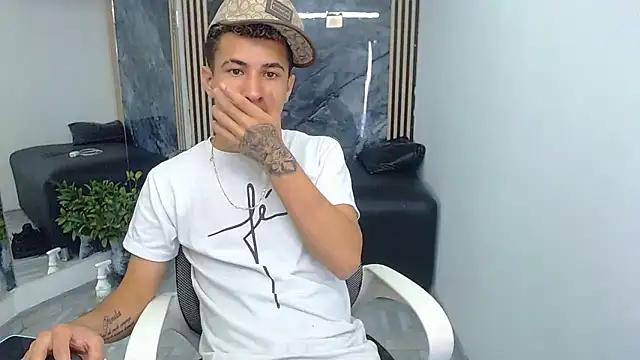 Hollmanhot online show from 04-26-26, 02:42