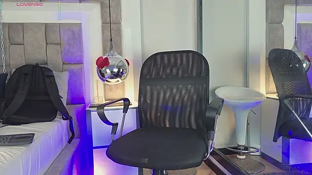 Austin Reedss online show from 03-25-26, 01:17