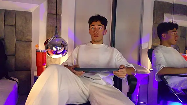 Austin Reedss online show from 04-18-26, 01:37