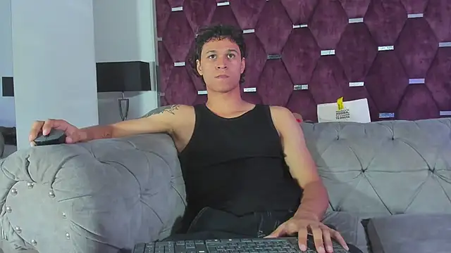 Snapshot of TonyBenedetti chatting on 06-18-26, 08:46 TonyBenedetti online show from 06-18-26, 08:46