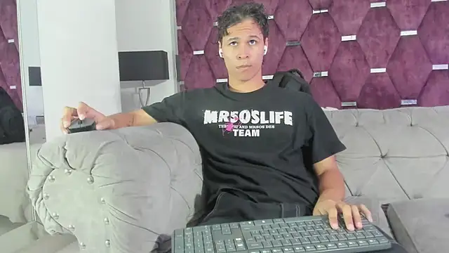 Snapshot of TonyBenedetti chatting on 06-19-26, 08:34 TonyBenedetti online show from 06-19-26, 08:34
