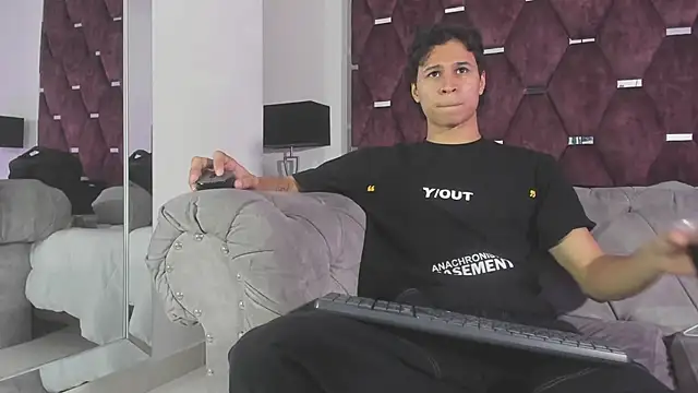 Snapshot of TonyBenedetti chatting on 07-10-26, 08:44 TonyBenedetti online show from 07-10-26, 08:44