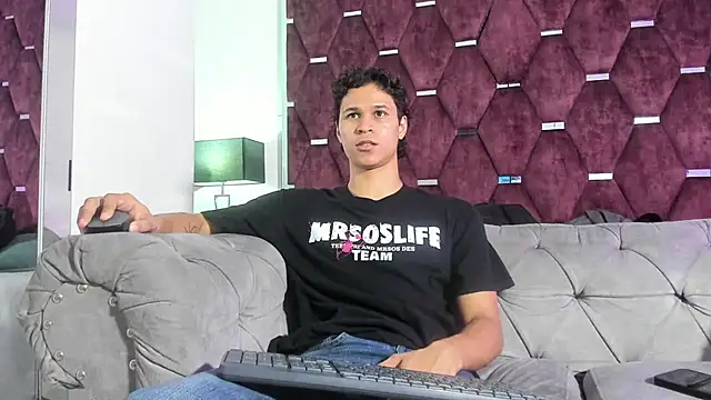 Snapshot of TonyBenedetti chatting on 07-12-26, 09:39 TonyBenedetti online show from 07-12-26, 09:39
