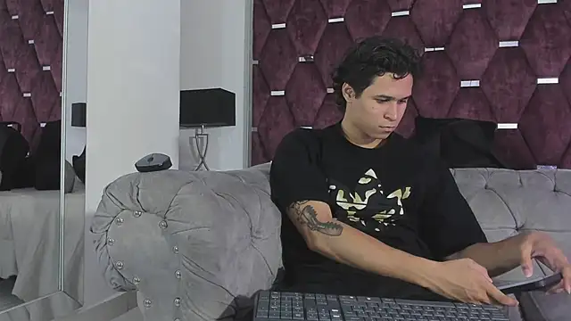Snapshot of TonyBenedetti chatting on 07-21-26, 08:33 TonyBenedetti online show from 07-21-26, 08:33