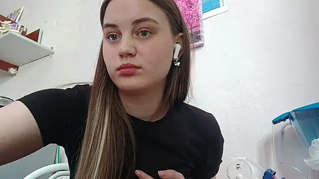 Snapshot of VeloraStar chatting on 03-05-26, 10:11 VeloraStar online show from 03-05-26, 10:11