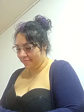 Snapshot of lilith_velvet_ chatting on 05-28-26, 02:14 lilith velvet online show from 05-28-26, 02:14