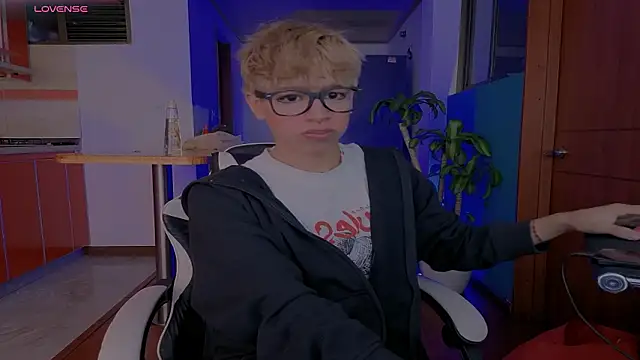 Snapshot of Ryan_sweet chatting on 02-25-26, 01:43 Ryan sweet online show from 02-25-26, 01:43