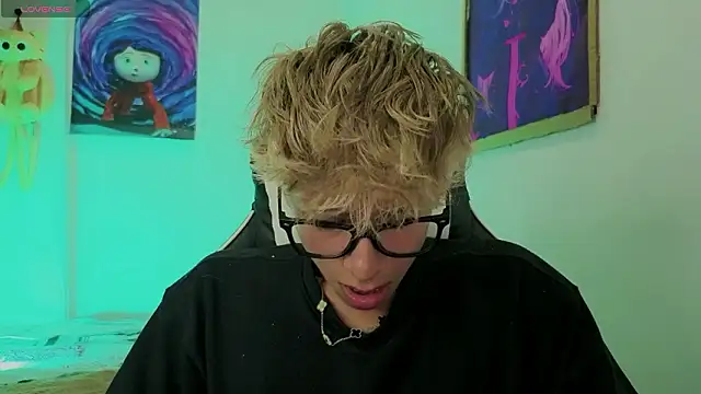 Snapshot of Ryan_sweet chatting on 03-16-26, 05:44 Ryan sweet online show from 03-16-26, 05:44