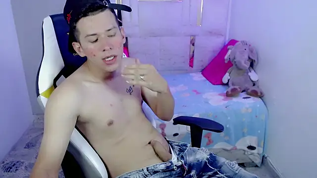 Snapshot of Stevan_andrez_ chatting on 03-10-26, 12:54 Stevan andrez online show from 03-10-26, 12:54