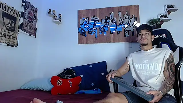 AdamsDvi online show from 04-10-26, 02:22