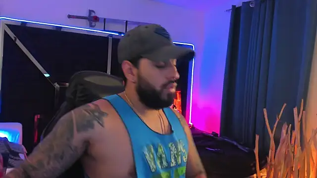 Snapshot of ostin-big21 chatting on 04-08-26, 10:32 ostin-big21 online show from 04-08-26, 10:32